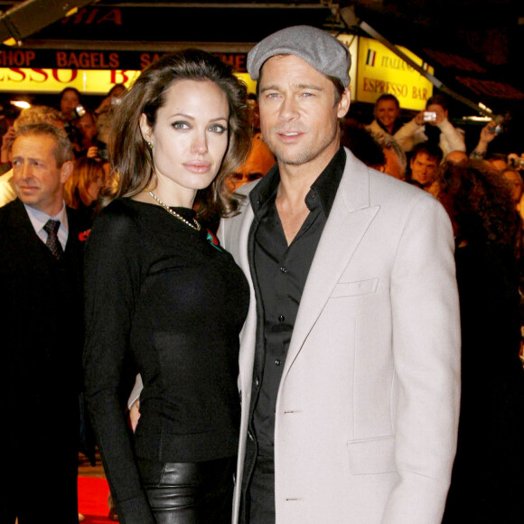 Causée par le stress de sa séparation du père de ses six enfants
Brad Pitt et Angelina Jolie à Londres (archive)