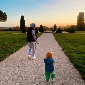 Pour l'heure, il continue d'éduquer son petit garcon.
Julien Doré immortalisé aux côtés de son fils sur Instagram.