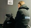 Julien Doré est un père aimant.
Julien Doré avec son fils dans les coulisses d'un concert. Photo publiée sur Instagram.