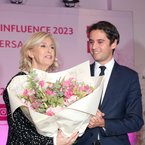 Gabriel Attal a remis un bouquet de fleurs à Patricia Chapelotte, la président du prix.
Gabriel Attal (Ministre de l'éducation) remet un bouquet de fleurs à Patricia Chapelotte (Présidente du Prix) - 10ème édition du Prix de la Femme d'Influence au musée de l'homme à Paris le 5 décembre 2023. © Bertrand Rindoff / Bestimage