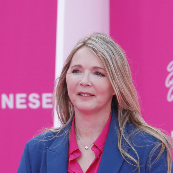 Hélène Rollès ( Les mystères de L'amour) - Soirée d'ouverture de CanneSeries Saison 6 au Palais des Festivals de Cannes le 14 Avril 2023. © Denis Guignebourg/Bestimage 