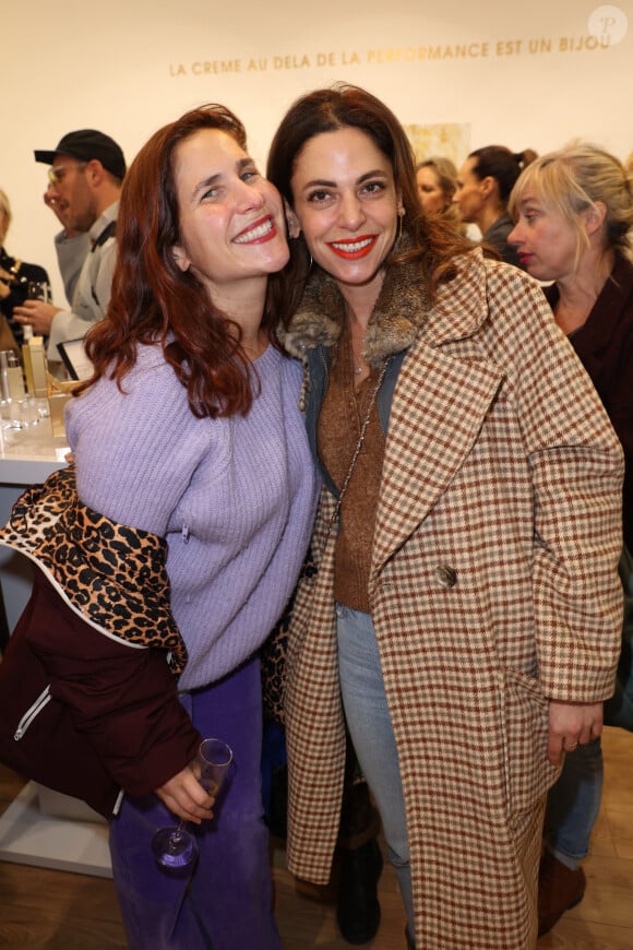 Exclusive - Josephine Drai and Noemie Elbaz lors du lancement du nouveau produit cosmétique de Chateau Berger (co-fondée par Lilou Fogli) à Paris le 6 décembre 2023.