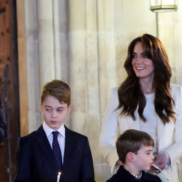 Le prince William, prince de Galles, et Catherine (Kate) Middleton, princesse de Galles, avec leurs enfants le prince George de Galles, la princesse Charlotte de Galles et Le prince Louis de Galles - Traditionnel concert de Noël "Together At Christmas" en l'abbaye de Westminster à Londres. Le 8 décembre 2023.