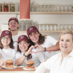 Exclusif - La cheffe étoilée Hélène Darroze vient d'ouvrir un nouveau restaurant bistronomique dédiée aux burgers haut de gamme "Jòia Bun" au 16 de la rue Michodière dans le 2ème arrondissement de Paris, France, le 16 mars 2023.  © Jack Tribeca/Bestimage 