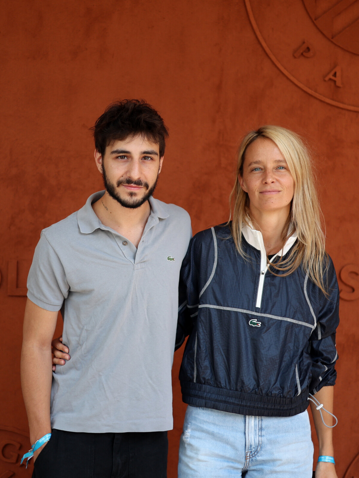 Photo : Ben Attal et sa compagne Jordane Crantelle au village lors des  Internationaux de France de Tennis de Roland Garros 2023. Paris, le 7 juin  2023. © Jacovides / Moreau / Bestimage - Purepeople