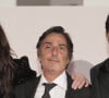 Un mariage au cours duquel Ben Attal était accompagné de ses parents, Charlotte Gainsbourg et Yvan Attal.
Charlotte Gainsbourg, son compagnon Yvan Attal et leur fils Ben à la première de "Les Choses Humaines" au 78ème Festival International du Film de Venise (Mostra), le 9 septembre 2021. 