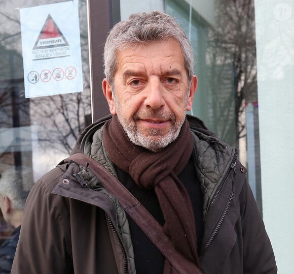 Exclusif - Michel Cymes quitte les studios de Radio France à Paris le 3 janvier 2023.