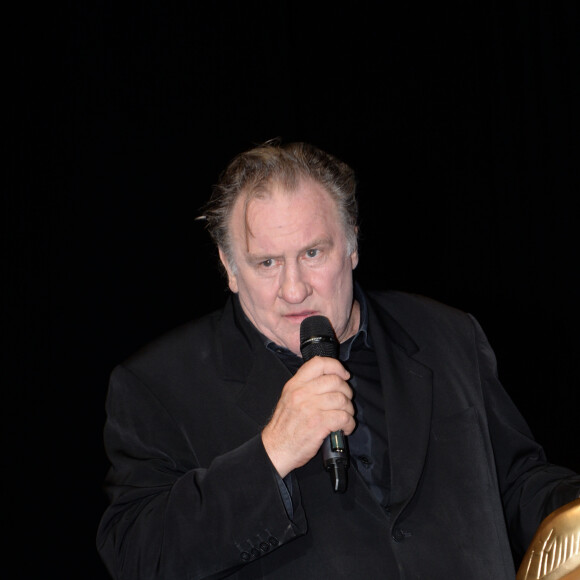 Exclusif - Gérard Depardieu reçoit un Ibis d'or pour l'ensemble de sa carrière sur la scène du palais de congrès Atlantia lors du 5ème festival du cinéma et musique de film de la Baule le 4 novembre 2018. © Rachid Bellak/Bestimage