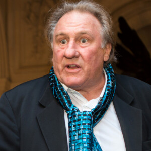 Pays qu'il connait bien.
Gérard Depardieu explose de colère face à une journaliste de RTL qui lui posait des questions trop privées, lors d'une cérémonie à l'hôtel de Ville de Bruxelles, honorant sa carrière cinématographique.
