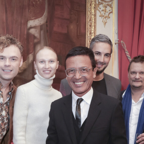 Exclusif - Laurent Baffie, Bertrand Deckers, Omar Harfouch et sa femme Yulia, Thibaud Vézirian, Jérôme Goulon (Rédacteur en chef Entrevue) - Soirée de lancement du nouveau magazine Entrevue que vient de racheter O. Harfouch au Sénat à Paris, France, le 6 décembre 2023. © Jack Tribeca/Bestimage