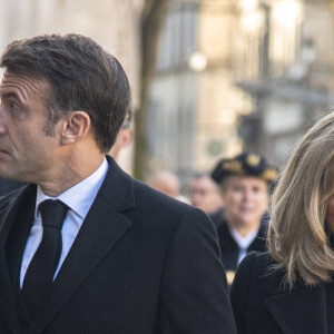 Emmanuel Macron et sa femme Brigitte - Obsèques de Gérard Collomb en la cathédrale Saint-Jean à Lyon. Le 29 novembre 2023 © Bony / Pool / Bestimage 