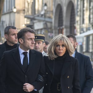 Les élèves ont aussi rencontré le président de la république et visité l'Elysée. 
Emmanuel Macron et sa femme Brigitte - Obsèques de Gérard Collomb en la cathédrale Saint-Jean à Lyon. Le 29 novembre 2023 © Bony / Pool / Bestimage 