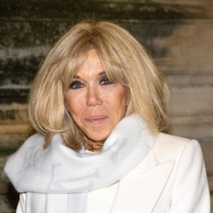 Brigitte Macron et la reine Maxima des Pays-Bas visitent l'exposition "Sculpter les sens" d'Iris van Herpen au Musée des Arts Décoratifs de Paris le 28 novembre 2023. 