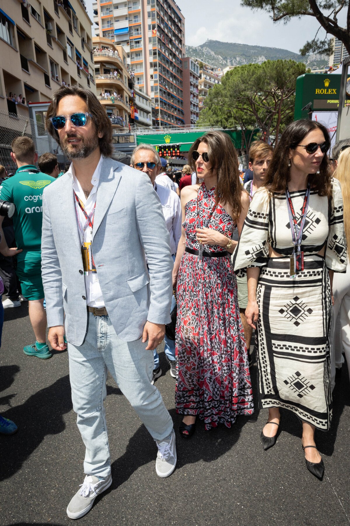 Photo : Dimitri Rassam et sa femme Charlotte Casiraghi, Tatiana Santo  Domingo - People sur la grille de départ lors du 80ème Grand Prix de Monaco  de Formule 1 à Monaco le 28 mai 2023. © Olivier Huitel/Pool Monaco -  Purepeople