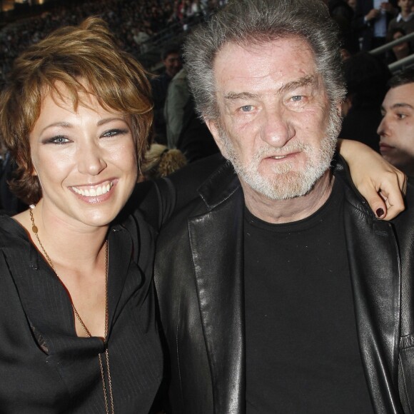 L'essentiel étant, bien entendu, qu'il ait pu profiter de ce moment priviligié avec sa filleule.
Exclusif - Laura Smet et Eddy Mitchell au concert de Johnny Hallyday au Stade de France le 16 juin 2012