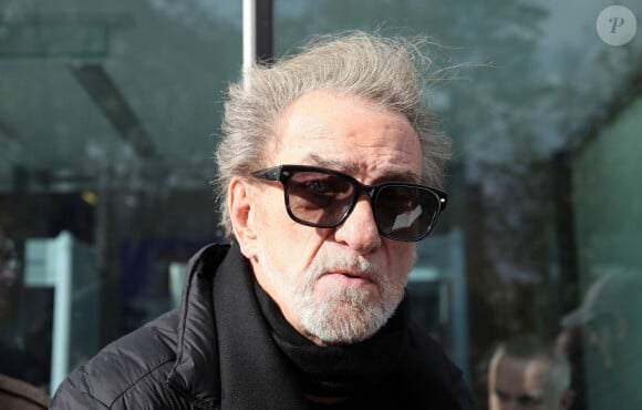 Exclusif - Eddy Mitchell quitte les studios de Radio France à Paris le 7 novembre 2022 © Jonathan Rebboah / Panoramic / Bestimage