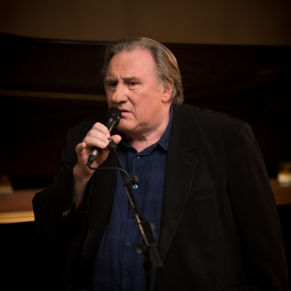 Le parquet de Paris était alors poussé à ouvrir une enquête sur "les causes de la mort". Pourtant, il semblerait bien que cette concomitance ne soit qu'un hasard.
Exclusif - Gérard Depardieu lors de l'enregistrement du "Dernier Show" de Michel Sardou au Palais des Sports à Paris. Le 15 septembre 2017. © Cyril Moreau / Bestimage