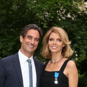 Exclusif - Sylvie Tellier et son mari Laurent Schenten - La présidente de l'association "Les Bonnes Fées", l'ancienne directrice générale d'un concours national de beauté et Miss France 2022, Sylvie Tellier décorée des l'insignes de chevalier de l'ordre national du Mérite par la secrétaire d'Etat, chargée de l'Économie sociale et solidaire et de la Vie associative dans les jardins de l'hôtel Matignon à Paris, France, le 26 juin 2023.© Dominique Jacovides/Bestimage