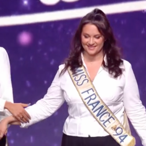 Hommage à Geneviève de Fontenay lors de l'élection Miss France 2024.