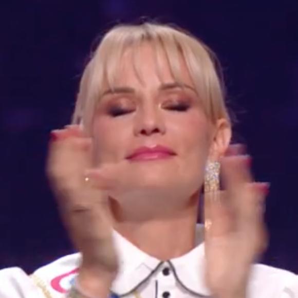 Elodie Gossuin aussi a du mal à contenir ce qu'elle ressentait.
Hommage à Geneviève de Fontenay lors de l'élection Miss France 2024.