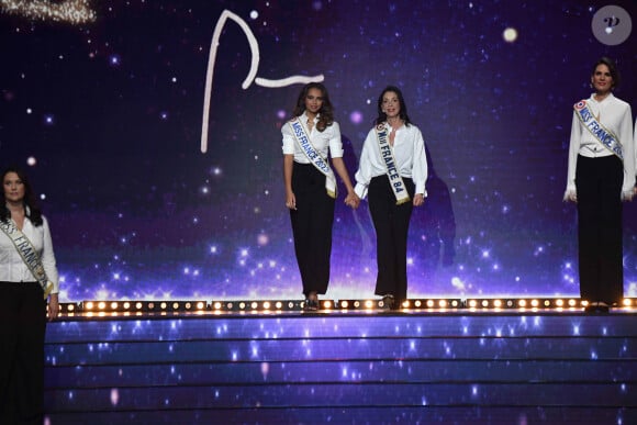 Hommage à Geneviève de Fontenay lors de l'élection Miss France 2024.
