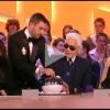 Karl Lagerfeld présente le plat qui porte son nom au restaurant La Gioia du VIP Room parisien, "La Insalata Karl Lagerfeld"