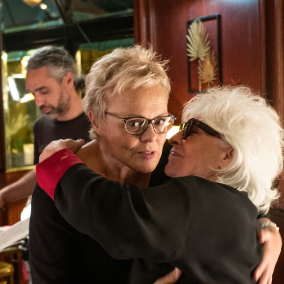 Exclusif - Muriel Robin, Catherine Lara - Sketch L'addition - Backstage de l'enregistrement de l'émission "I love you coiffure" de M.Robin. Le 13 janvier 2020 © Cyril Moreau / Bestimage