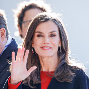 La reine Letizia d'Espagne assiste à la réunion annuelle des directeurs des centres de l'Institut Cervantes au Centre culturel international Oscar Niemeyer à Avilés, le 19 décembre 2023.