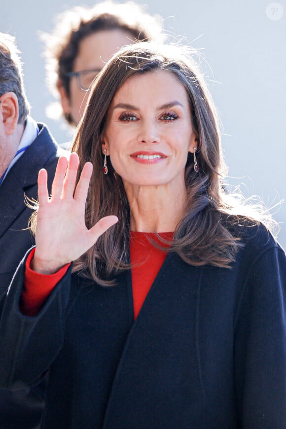 La reine Letizia d'Espagne assiste à la réunion annuelle des directeurs des centres de l'Institut Cervantes au Centre culturel international Oscar Niemeyer à Avilés, le 19 décembre 2023.