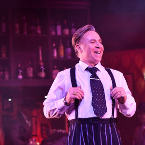 Exclusif - Roberto Alagna (Al Capone) en représentation lors de la générale de la comédie musicale "Al Capone" aux Folies Bergère à Paris le 9 février 2023. © Veeren / B. Rindoff / Bestimage  Exclusive - No web en Suisse / Belgique Performance during the general show of the musical "Al Capone" at the Folies Bergère in Paris on 9 February 2023. 