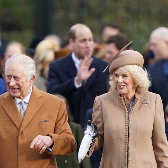 Le roi Charles III d'Angleterre et Camilla Parker Bowles, reine consort d'Angleterre, le prince William, prince de Galles, et Catherine (Kate) Middleton, princesse de Galles, avec leurs enfants le prince George de Galles, la princesse Charlotte de Galles et le prince Louis de Galles - Le 25 décembre 2023