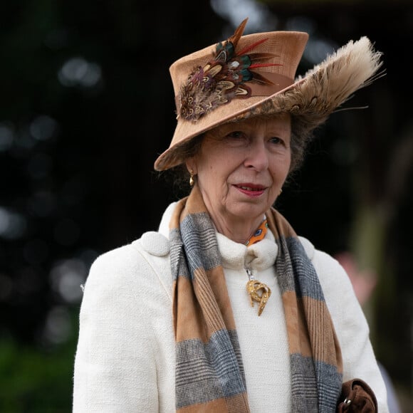 La princesse Anne - Les membres de la famille royale britannique lors de la messe du matin de Noël en l'église St-Mary Magdalene à Sandringham, le 25 décembre 2023. 