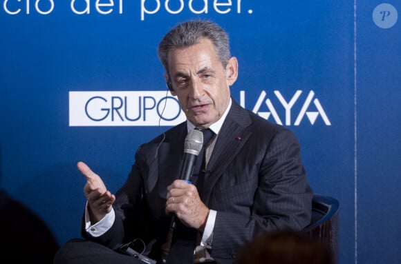 L'ancien président Nicolas Sarkozy présente son livre "Le temps des combats" à Madrid le 11 décembre 2023. 