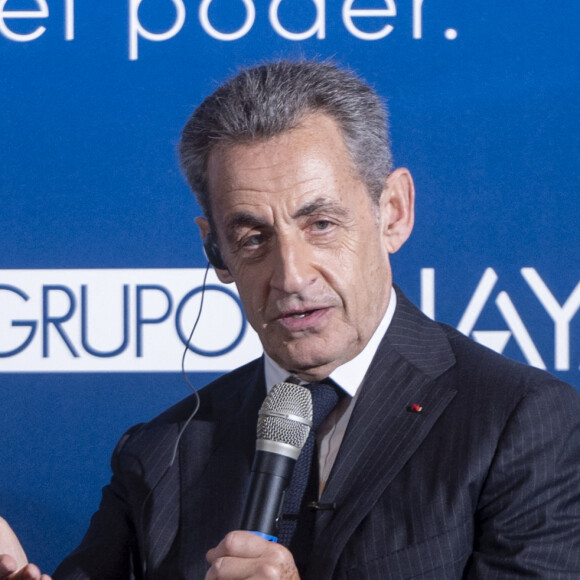 L'ancien président Nicolas Sarkozy présente son livre "Le temps des combats" à Madrid le 11 décembre 2023. 