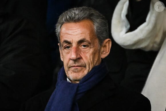 Nicolas Sarkozy - Célébrités dans les tribunes lors du match de football du PSG face à Montpellier au Parc des Princes à Paris le 03 Novembre 2023. © Matthieu Mirville/Bestimage 