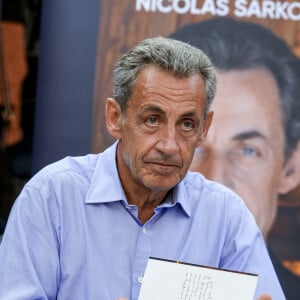 Nicolas Sarkozy dédicace son livre "Le temps des combats" aux éditions Fayard à la librairie Decitre Bellecour à Lyon le 5 septembre 2023. 