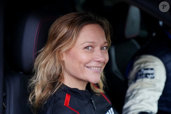 Exclusif - Caroline Vigneaux (pour l'association Fédération nationale solidarité femmes) lors de la 4ème édition du challenge automobile caritatif "Talon Piste" sur le circuit Bugatti au Mans le 19 mars 2023. Après 3 ans de succès, plus de 50 000 euros de dons reversés aux associations... le célèbre challenge automobile caritatifféminin est revenu pour une fantastique 4ème édition au Mans. Des personnalités féminines relèvent un défi inédit en pilotantau profit d'associations caritatives accompagnées d'un coach reconnu. 3 000 euros seront directement versés à l'association de chaque ambassadrice, le reste étant cumulé et réparti pour les 3 associations du podium. Par exemple, pour 20 équipages engagés : au moins 10 000 euros pour la première place, 6 000 euros pour la seconde et 4 000 euros pour la troisième. Et 10 euros reversés au profit des associations sur chaque entrées visiteurs. Les gagnantes de l'édition 2023 : Justine Dupont, 1ère place pour l'association Fédération Nationale Solidarité Femmes Caterina Murino 2 ème place en Aston Martin pour Amref Health Africa Clara Marz, 3ème place sur McLaren pour Imagine for Margo. plus de 8000 euros de dons vont être distribués aux associations. © Anne-Sophie Guebey / Bestimage 