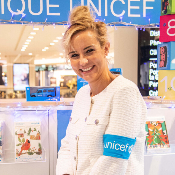 Elodie Gossuin (Miss France 2001) au stand UNICEF du centre commercial Westfield Les 4 Temps du quartier d'affaires de la Défense à Puteaux, France, le 9 décembre 2022. © Baptiste Autissier/Panoramic/Bestimage