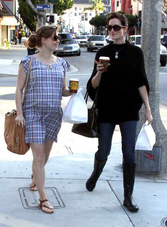 Amy Adams fait du shopping à Los Angeles le 11 mars 2010