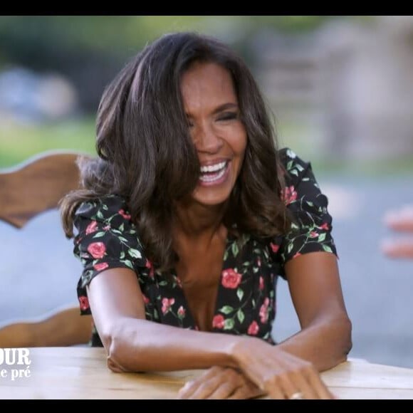 Un aveu qui a fait mourir de rire Karine Le Marchand
Karine Le Marchand chez Gilles pour le tournage de son portrait de "L'amour est dans le pré 2024" - émission diffusée le 8 janvier, sur M6
