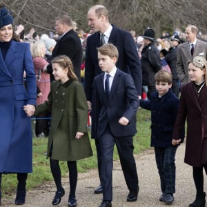 Le prince William, prince de Galles, et Catherine (Kate) Middleton, princesse de Galles, avec leurs enfants le prince George de Galles, la princesse Charlotte de Galles et le prince Louis de Galles le 25 décembre 2023