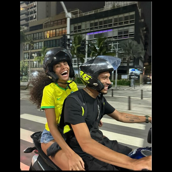 Mais elle n'est pas la seule à avoir eu l'idée.
Tina Kunakey en vacances au Brésil. Le 2 janvier 2023.