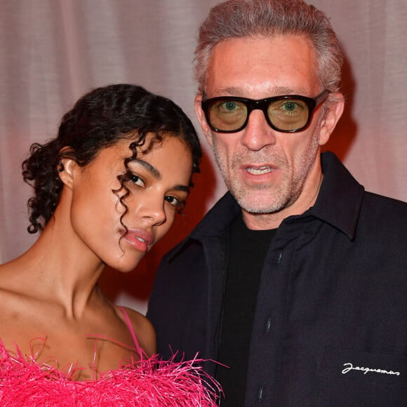 Vincent Cassel et Tina Kunakey - Photocall en front row du défilé "Le Raphia" de la maison Jacquemus au Bourget. © Veeren / Clovis / Bestimage