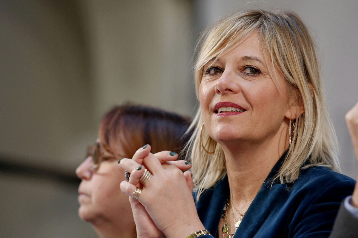 "Pour rien au monde, je ne reviendrais en arrière" : Flavie Flament sans filtre sur sa confiance en elle - Purepeople