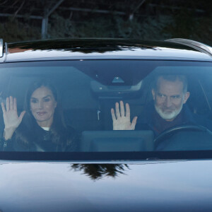 Le roi Felipe VI, la reine Letizia d'Espagne et la princesse Leonor arrivent au domicile de Jesús Ortiz à Madrid, Espagne, le 6 janvier 2023. 