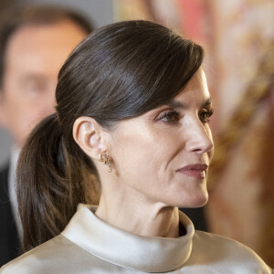 Letizia d'Espagne était élégante pour sa première sortie de l'année.
Le roi Felipe VI, la reine Letizia d'Espagne et la princesse Leonor lors de la réception militaire de Pâques au Palais Royal à Madrid, Espagne. 