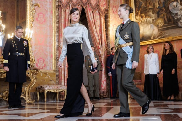 La reine Letizia d'Espagne et la princesse Leonor lors de la réception militaire de Pâques au Palais Royal, le 6 janvier 2024 à Madrid, Espagne, le 6 janvier 2024. 