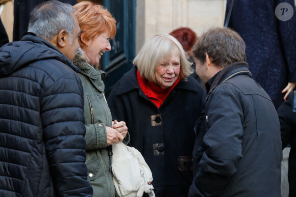 Laurence Badie - Sorties des obsèques de la comédienne Pascale Roberts en l'église Saint Roch à Paris le 8 novembre 2019.  
