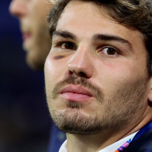 Antoine Dupont - Femmes de joueurs et joies à l'issue du match de Coupe du monde de rugby entre la France et l'Italie (60-7) à Lyon le 6 octobre 2023. © Cyril Moreau-Dominique Jacovides/Bestimage