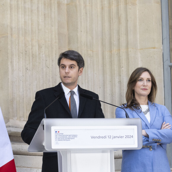 Amélie Oudéa-Castéra, Gabriel Attal, Carole Grandjean et Prisca Thevenot, chargée du Renouveau démocratique, porte-parole du Gouvernement - Passation de pouvoir au ministère de l'éducation nationale entre Gabriel Attal désormais premier ministre et Amélie Oudéa-Castera qui devient ministre de l'Education nationale, de la Jeunesse, des Sports et des Jeux Olympiques et Paralympiques le 12 janvier 2024. © Cyril Moreau / Bestimage